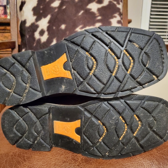 Gently used Ariat boots. Size 8D - Picture 4 of 6